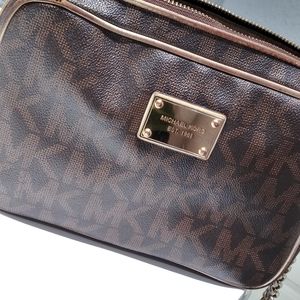 Crossbody micheal kors purse